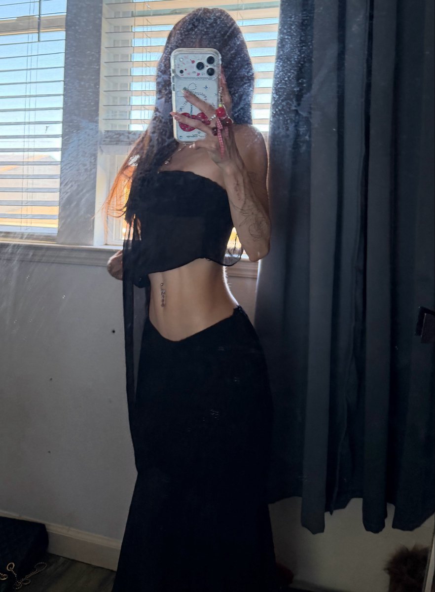 princess hazel 𝜗𝜚˚⋆ tweet media