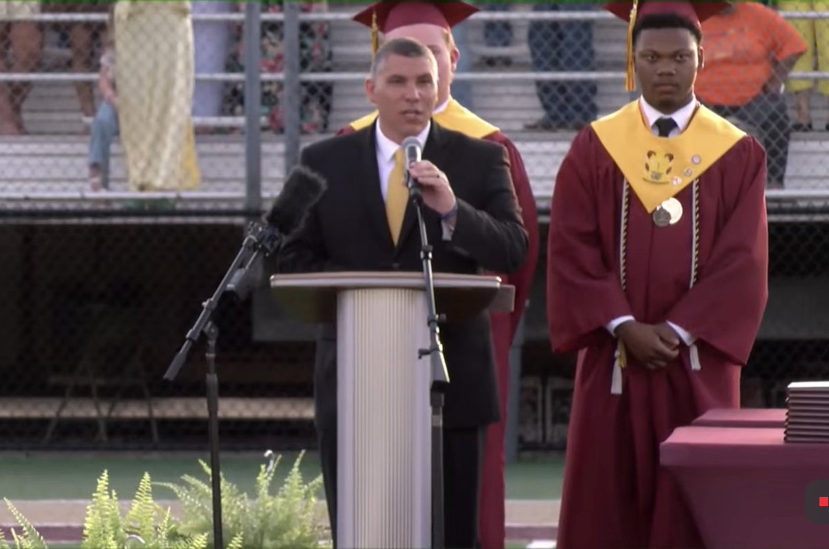 mcpsstech's tweet photo. 🎓📱💻 Tune in to Citronelle graduation coverage on mcpssTV,  Facebook, and YouTube 

https://t.co/2Qym8fWwqF https://t.co/UiOlGEneaX