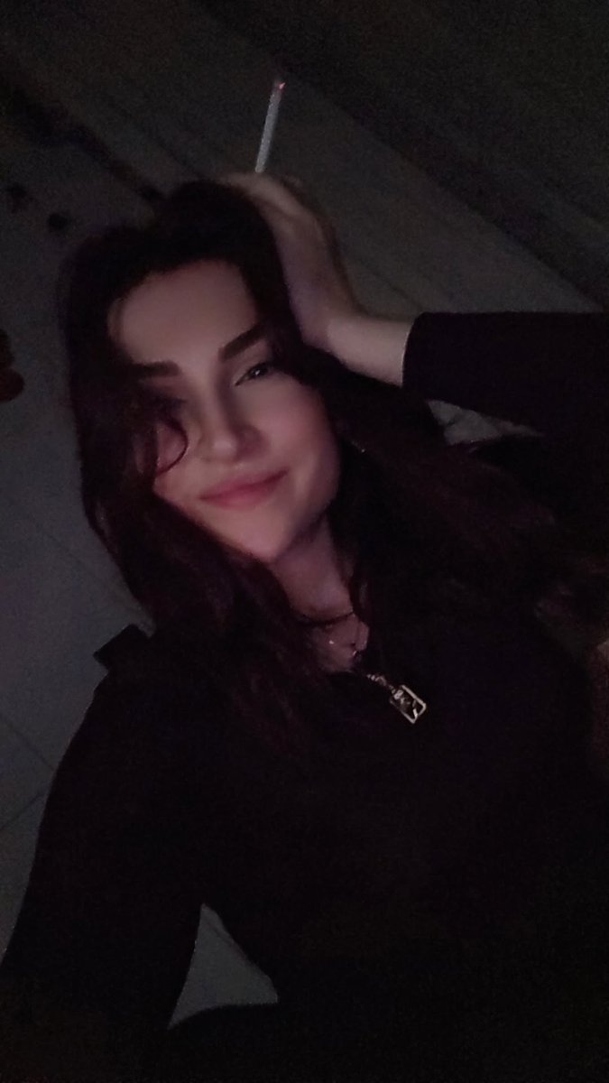 Özlemmm tweet media