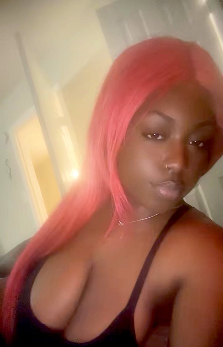 playgirlaudii's tweet photo. i’m confused idk its tea tho #redorpink https://t.co/9EaAeOBVKo