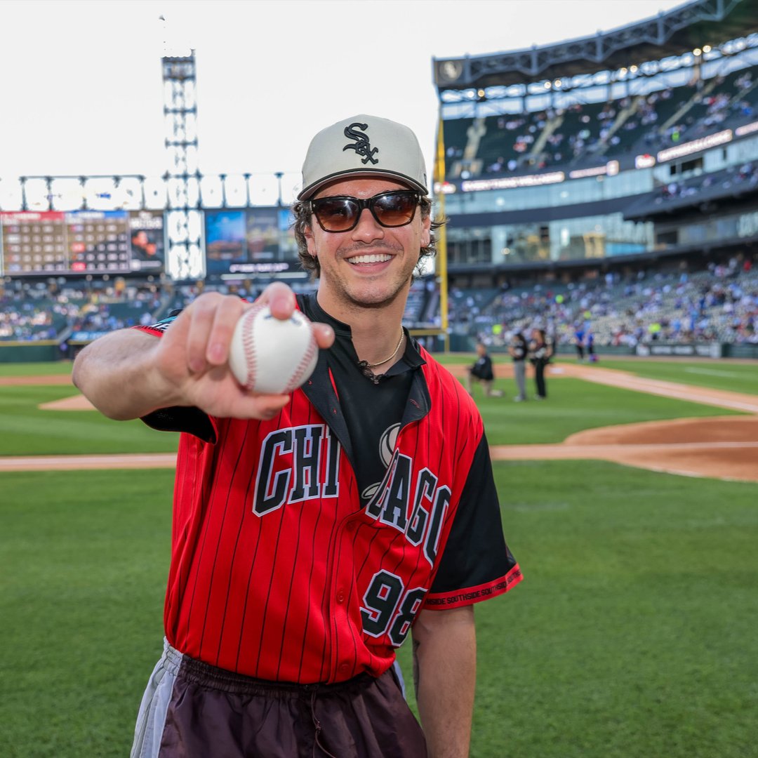 whitesox's tweet photo. Belmont Cameli stepped 𝘖𝘧𝘧 𝘊𝘢𝘮𝘱𝘶𝘴 for the night https://t.co/duXrmtbYkI