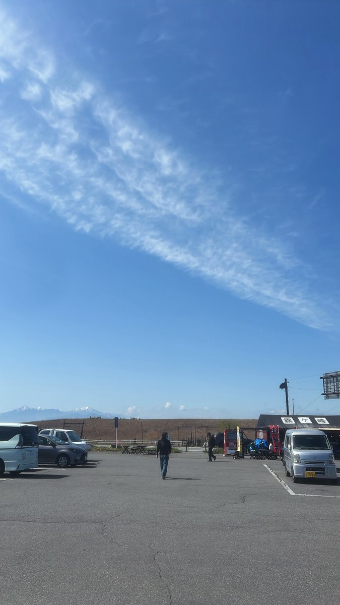 HelloAgain2023's tweet photo. おはハロー☀
いい天気〜！！！
虫が多くなってきたよ〜😰いやいや〜😰
てことで！今日も今日とてスマイルでお待ちしております😊 https://t.co/EyEv5PplEn