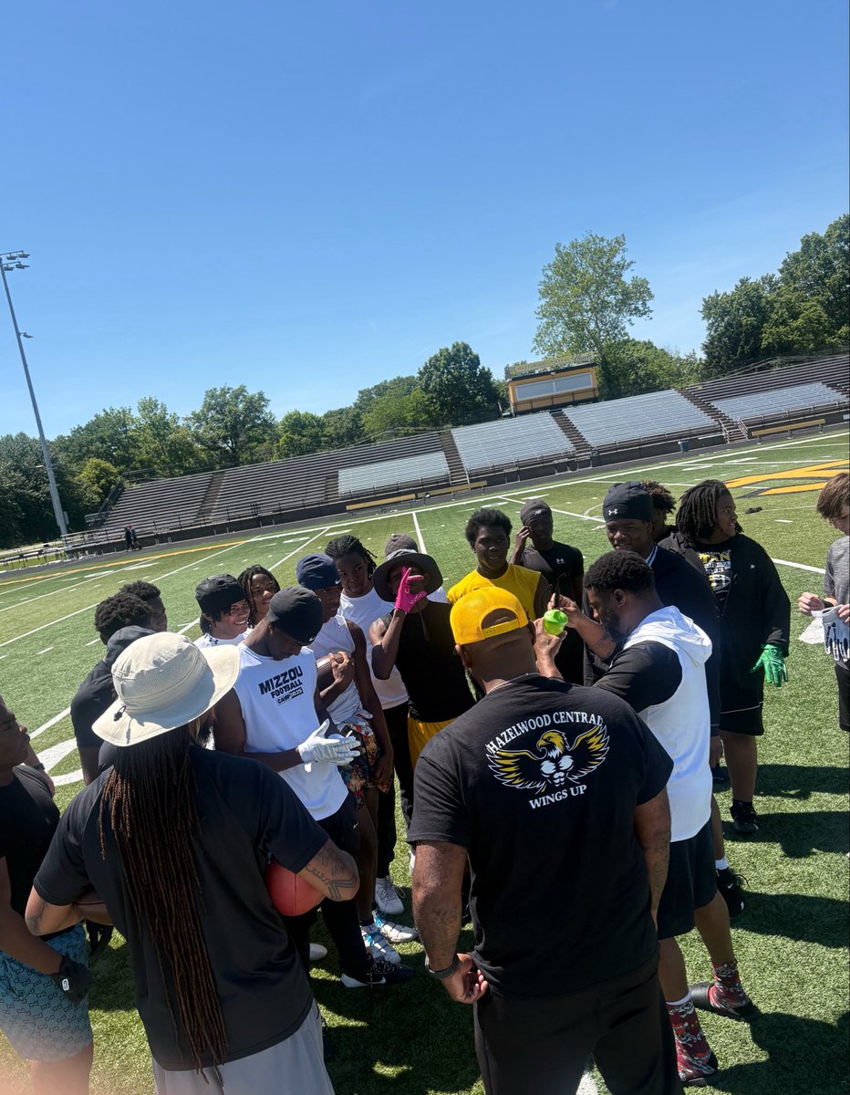 CoachK314's tweet photo. This field. This program. This name on your chest. We’re not just showing up we’re building something. Every rep, every practice, every game is laying the foundation for what this program stands for.
#hazelwoodcentralfootball #missouri https://t.co/EczoZwV6av