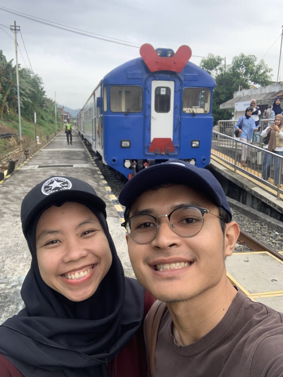 _hilmiar's tweet photo. Naik KA Batara Kresna dari Purwosari (Solo) ke Wonogiri. Gak nyangka isinya wisatawan semua termasuk kami.

Rute dg potensi besar ini hehehe😁 https://t.co/mVv81vIRmu