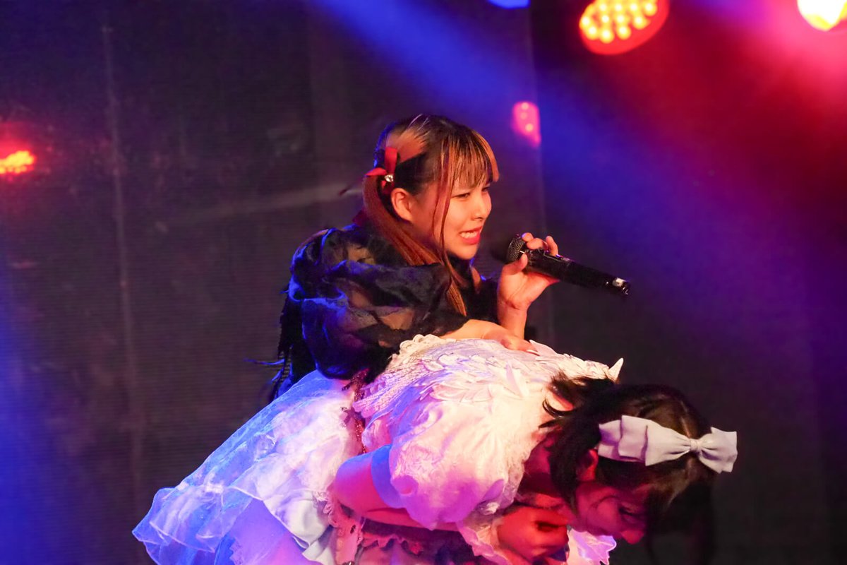 むーんがーる tweet media