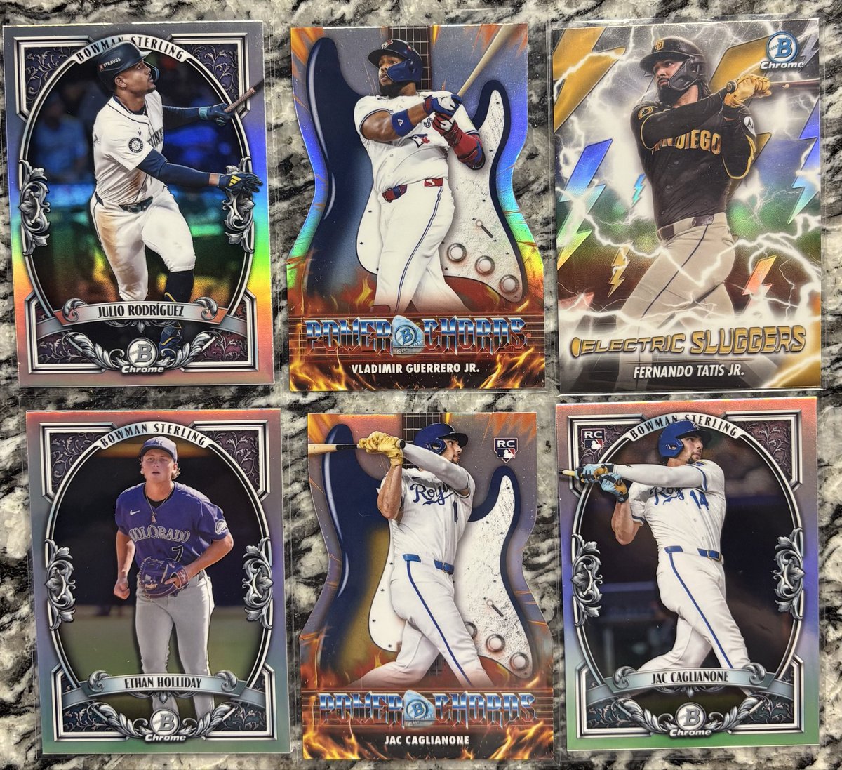 yukichi_mlb's tweet photo. 明日���昨日開けたBowman2026のインサートも販売します！お得な価格設定にするので気になる方は是非！

500〜1200円ぐらい予定です🙇

前回人気だった300〜500円均一コーナーも今夜？一部アップできるようにします！ https://t.co/seVYRHz8Er