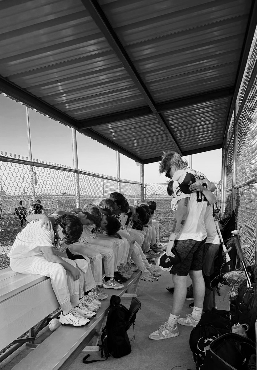 _boosk's tweet photo. 🩶 teams that pray together, stay together https://t.co/WZeskWEtEf