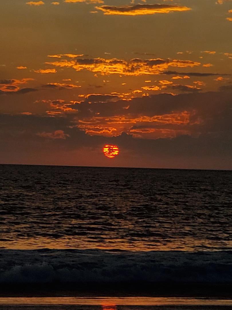 April_mocking's tweet photo. Un precioso #atardecer en #CostaRica. 🥹🌅

Ánimo raza, aún tenemos el cielo. https://t.co/r7tyEw46pW