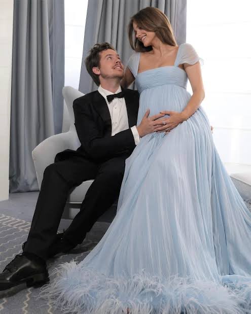 esotericbondgrl's tweet photo. I see my future (pregnant by my equally gorgeous &amp; devoted husband who is verrry protective and irrevocably adores me) https://t.co/QZwqPwrTBm