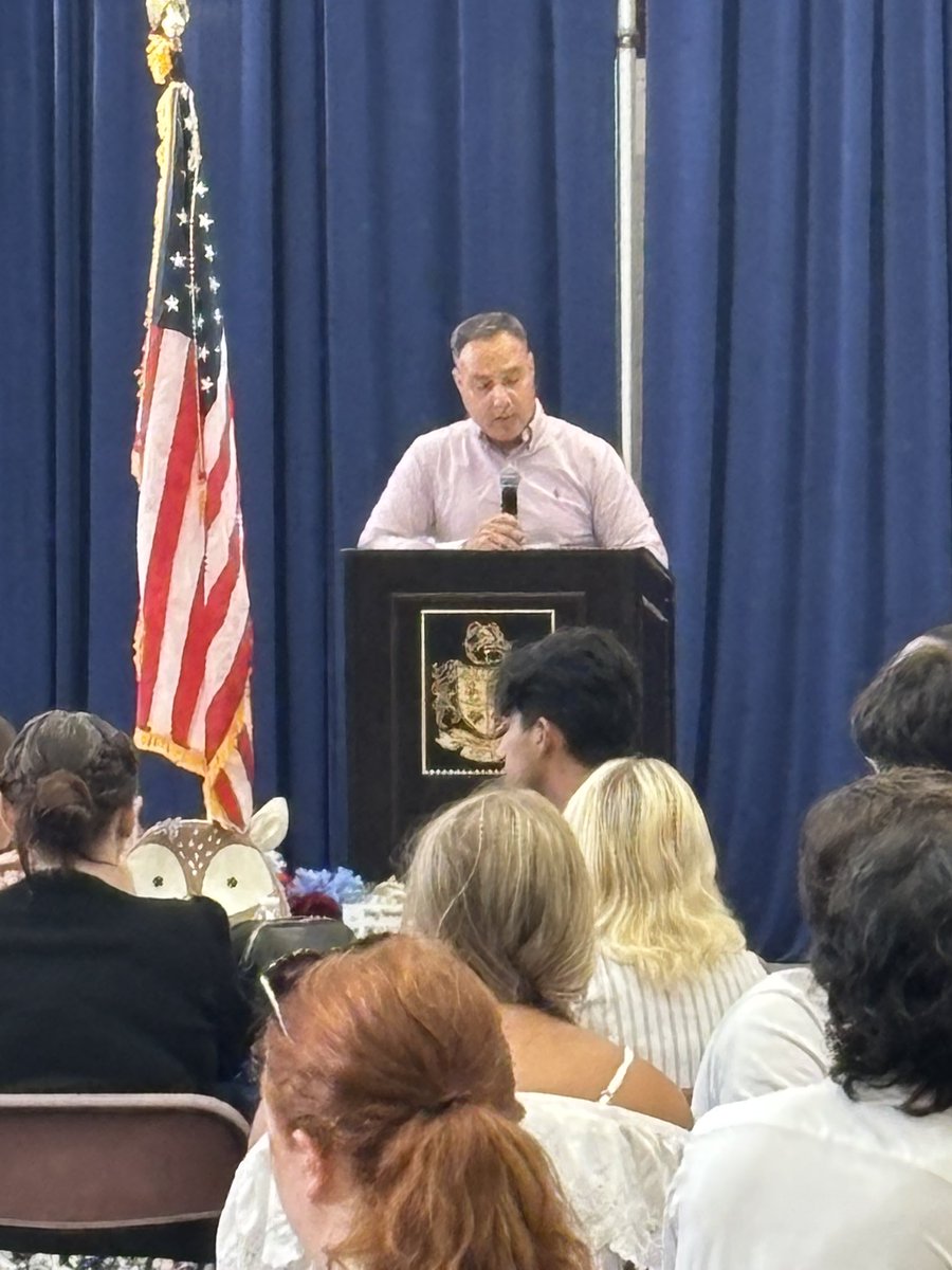 HumbleISD_CTE's tweet photo. Enjoying the @HumbleISD_SCHS Tiny Home Open House #7 ceremony!🏡Thank you Mr. Martinez&amp; @OpFINALLYHOME for all you do to support our community, veterans &amp; the incredible  @HumbleISD_SCHS architecture program @humbleisd @humbleisd_cte. @kimberlydyoung4 https://t.co/W7daPgAwnn