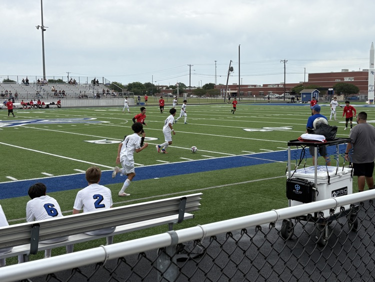 whatsnewatrjh's tweet photo. Both the girls and boys soccer teams end the season with big wins tonight! It's so fun to see these students excelling on the pitch. #RobinsonISD https://t.co/a2PX3z5VTQ
