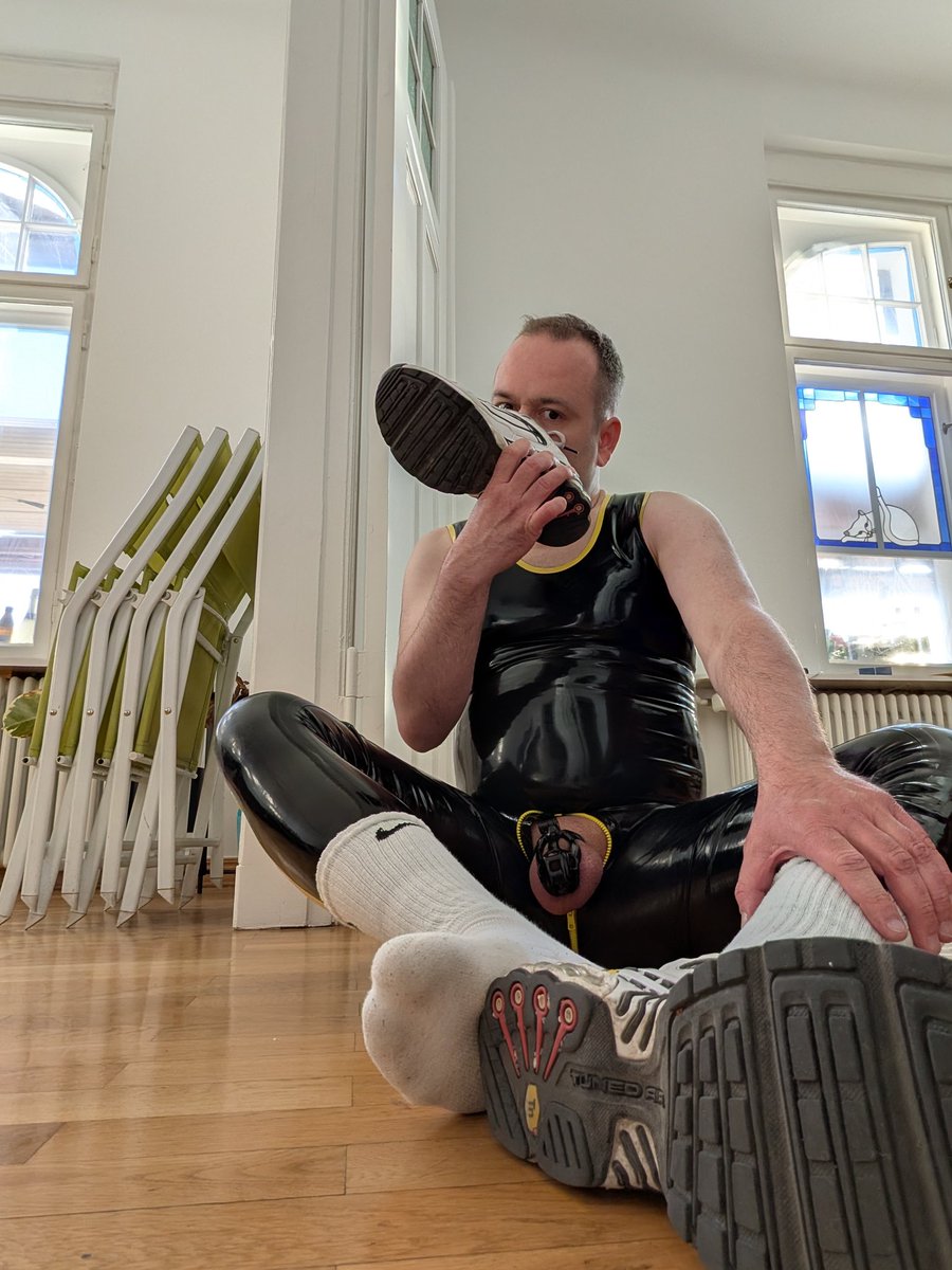 rubberunit01's tweet photo. Wanna sniff some other sneaks than mine 😈🤤 who's providing me theirs? https://t.co/owG3paMlYW
