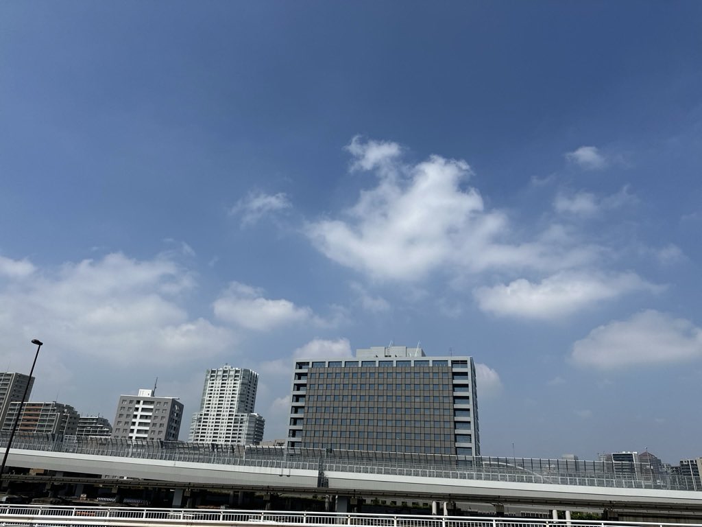 taka_aki's tweet photo. 積雲(Cu)を発見! ☁️
「積雲(Cu)の観察」
#CloudWatcher #積雲 #雲観察 https://t.co/m5qUGhXaXx