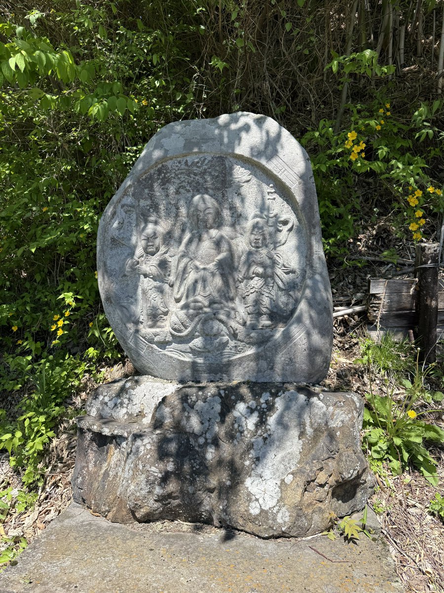 山道入る前の道祖神や石仏