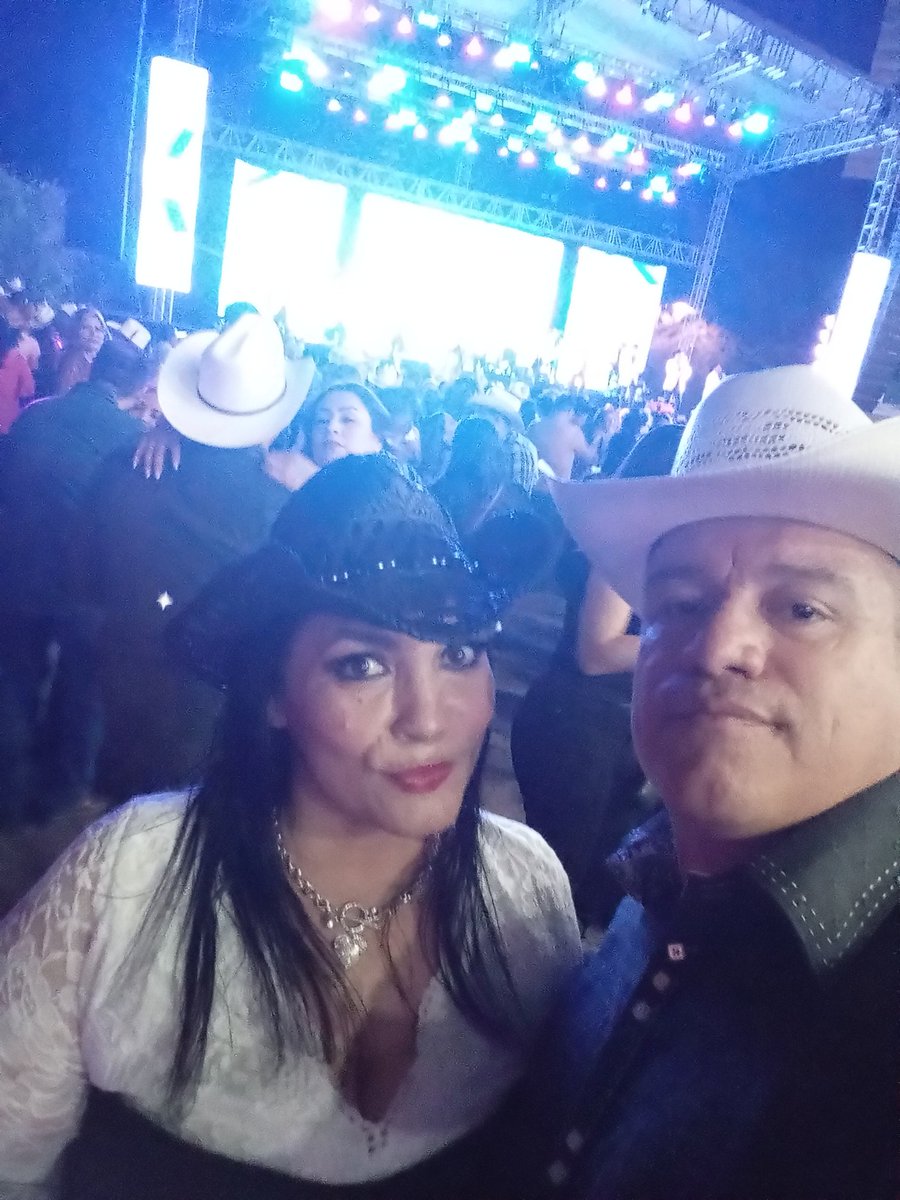 JesusHVL79's tweet photo. Festejo del día del maestro con la SNTE.
A ritmo de La Brissa.
Un buen baile.
Excelente música.
Saludando a los colegas.
Con la mejor compañía. https://t.co/dP0k9EV6pE