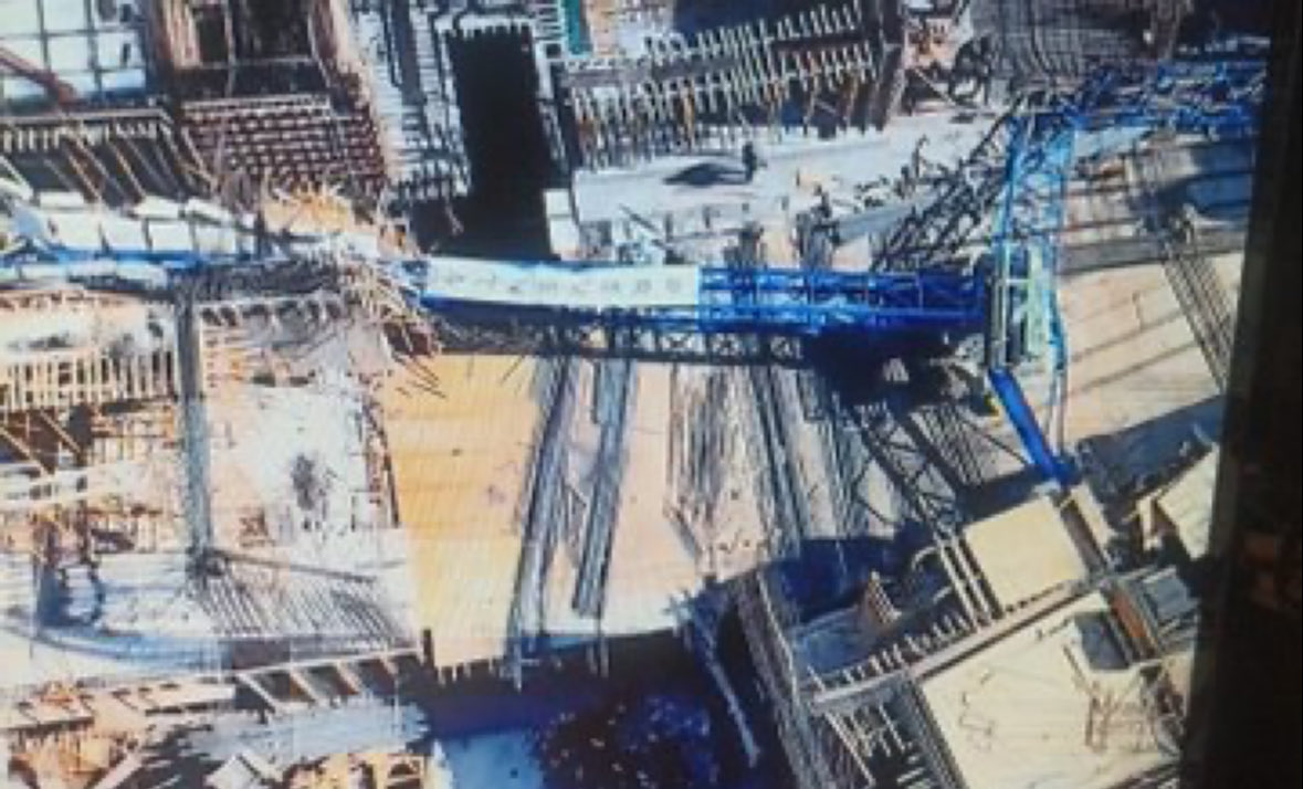 Dafne148Mora's tweet photo. Se desploma grúa telescópica en construcción de la colonia Roma Sur, cerca de #ParqueDelta, hasta el momento se sabe que son 4 personas las que resultaron lesionadas. Tomen precaución https://t.co/t9zfeCSB1P