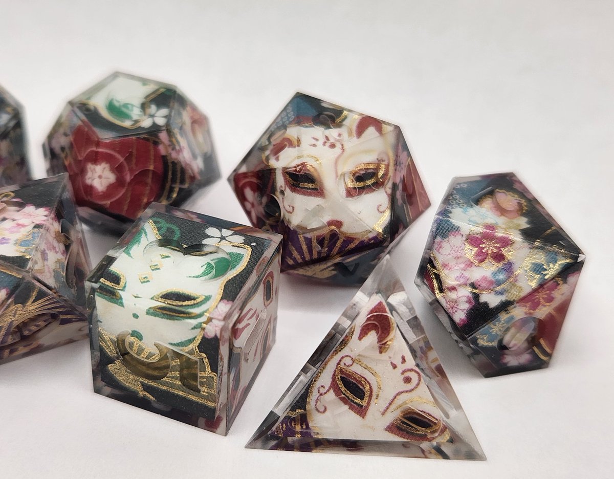 Sinnamon Roll Dice 🐶 tweet media