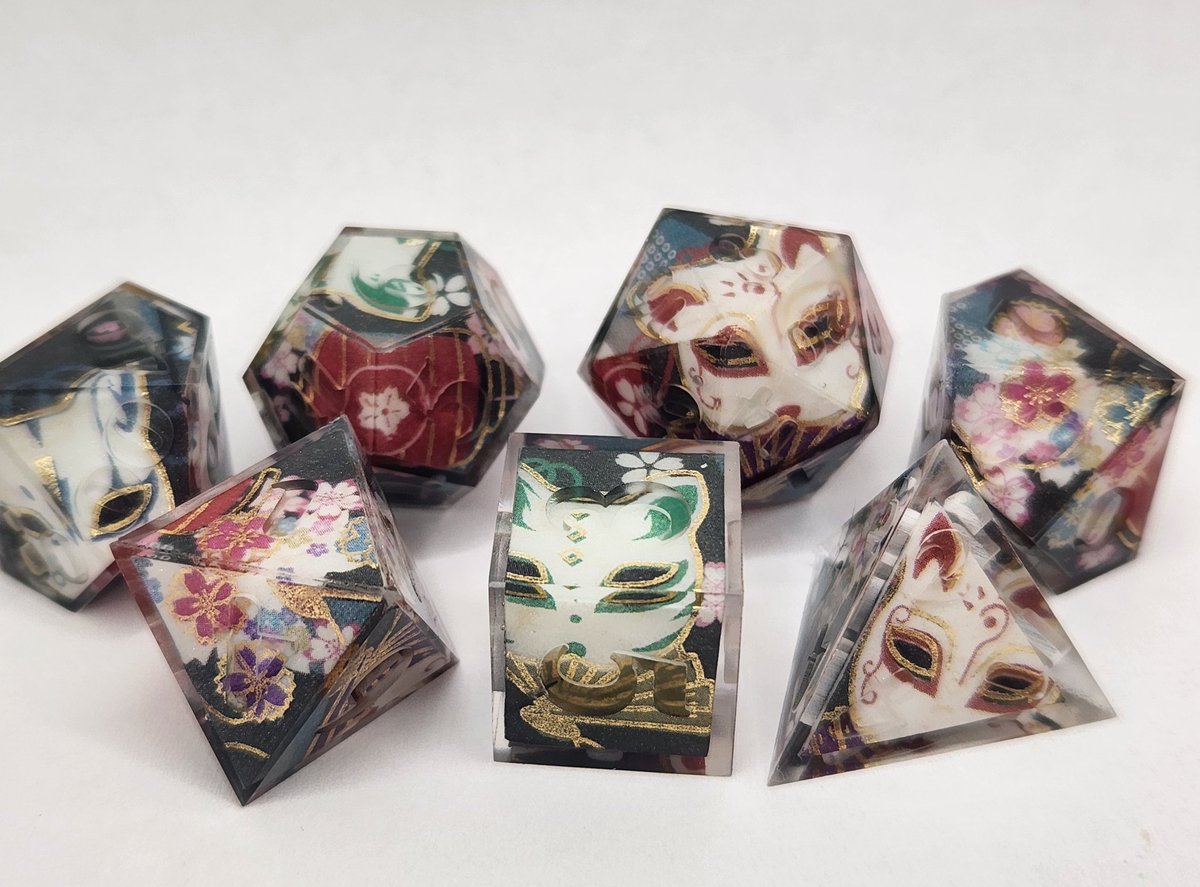 Sinnamon Roll Dice 🐶 tweet media