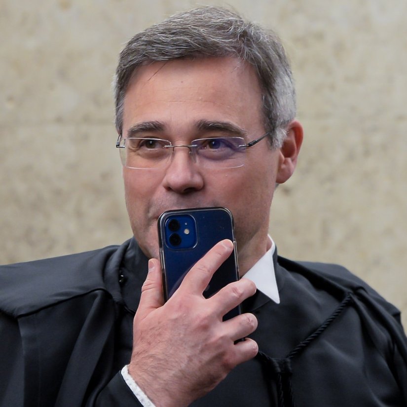 République tweet media
