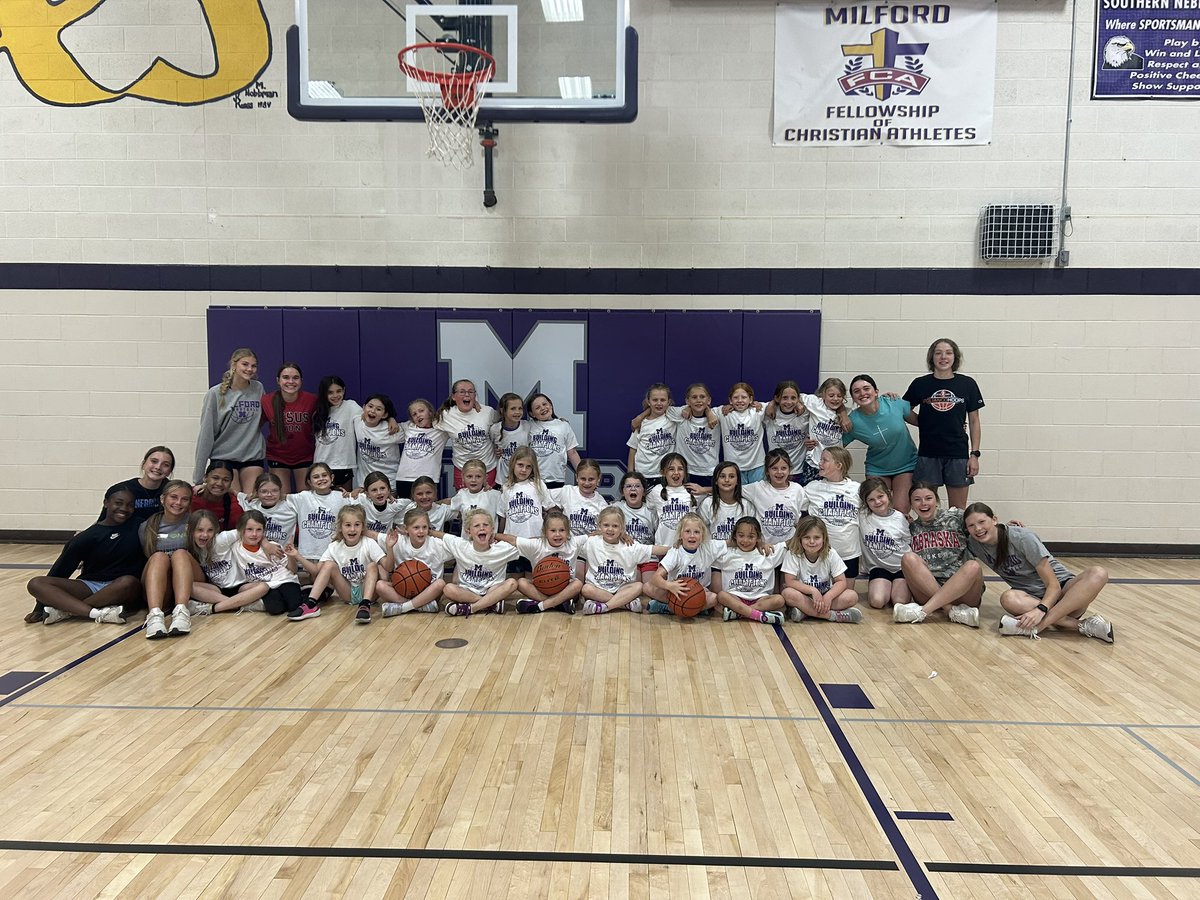 gbb_mhs's tweet photo. We had an incredible three days of youth camp this week! Love the opportunity for our high school girls to encourage and coach up these young athletes! 
#FAMILY🦅 https://t.co/893JSgze0g