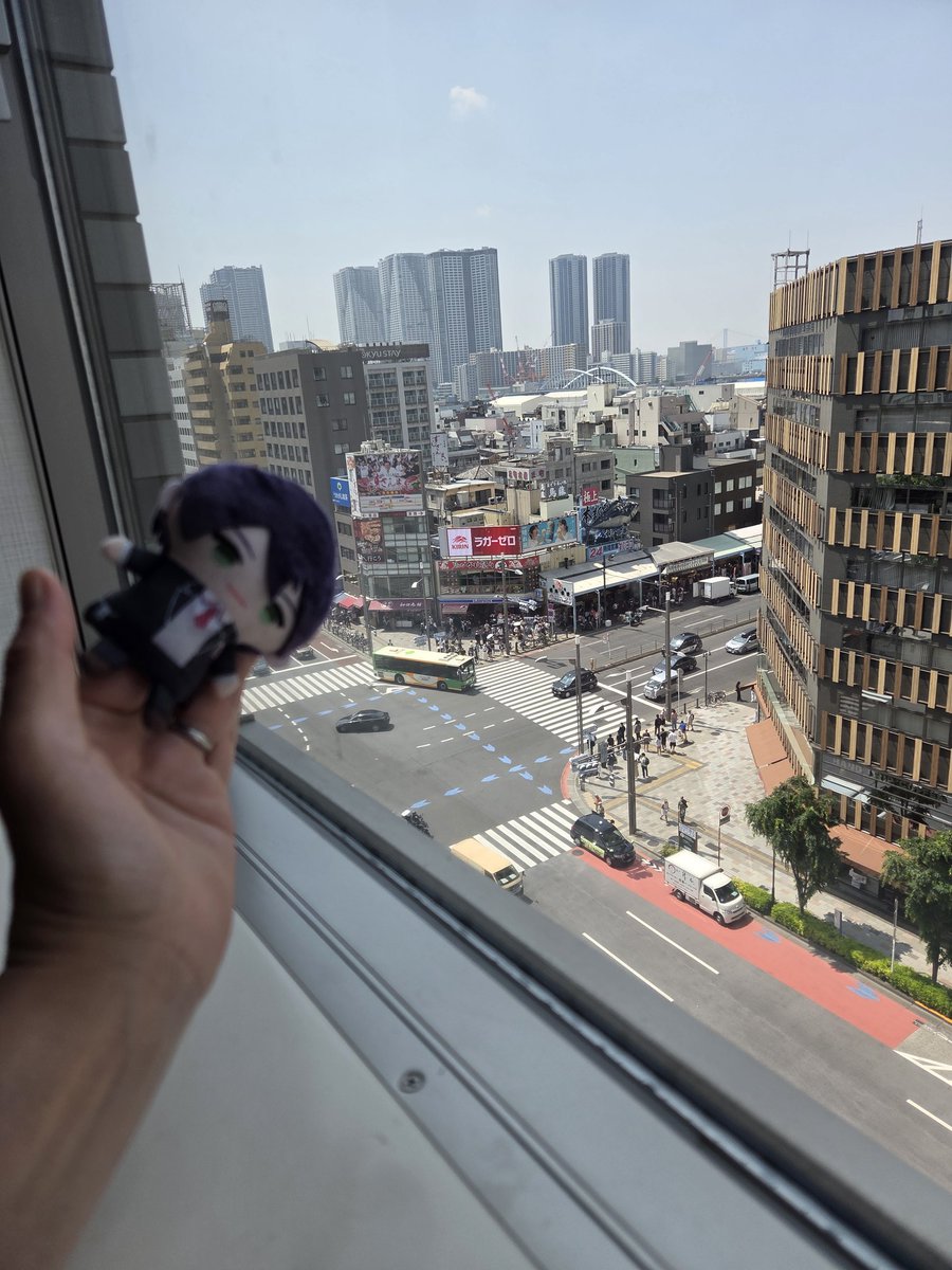 sea_you's tweet photo. ども お久しぶりぶりです １号氏の用事で東京でござる 今回のお供は もちパペさんです https://t.co/a2oeaVE4Bj