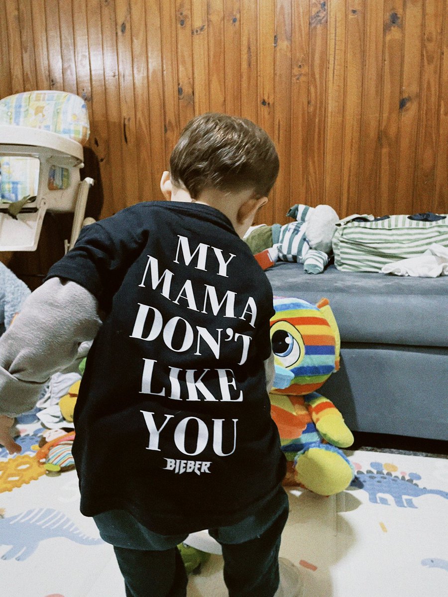 bysunsubli's tweet photo. Tuve un hijo solo para que use esta remera https://t.co/utmRinIFDv