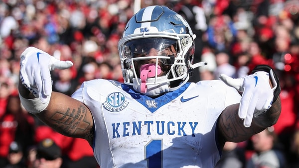 KSRonX's tweet photo. Ray Davis planned to return to Kentucky for a second season. 

Plans changed after he ripped out UofL's heart with three touchdowns in the Governor's Cup. 

https://t.co/76GbbTQza6 https://t.co/SdmKDB6o5y