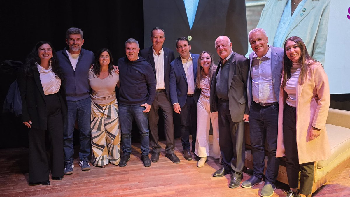 TadeoGZ's tweet photo. La @UNCUYO cumple un rol central en el desarrollo de Mendoza. Forma profesionales, genera conocimiento y ayuda a pensar el futuro de la provincia.

Por eso acompañé la presentación de @gabrielfidel y Maria Filippini, en una propuesta que plantea fortalecer la educacion superior  y hacerla mas abierta, moderna y vinculada a los desafíos de nuestra sociedad.

Mendoza necesita una Universidad pública fuerte, conectada con la innovación, la producción y las oportunidades para las nuevas generaciones.
