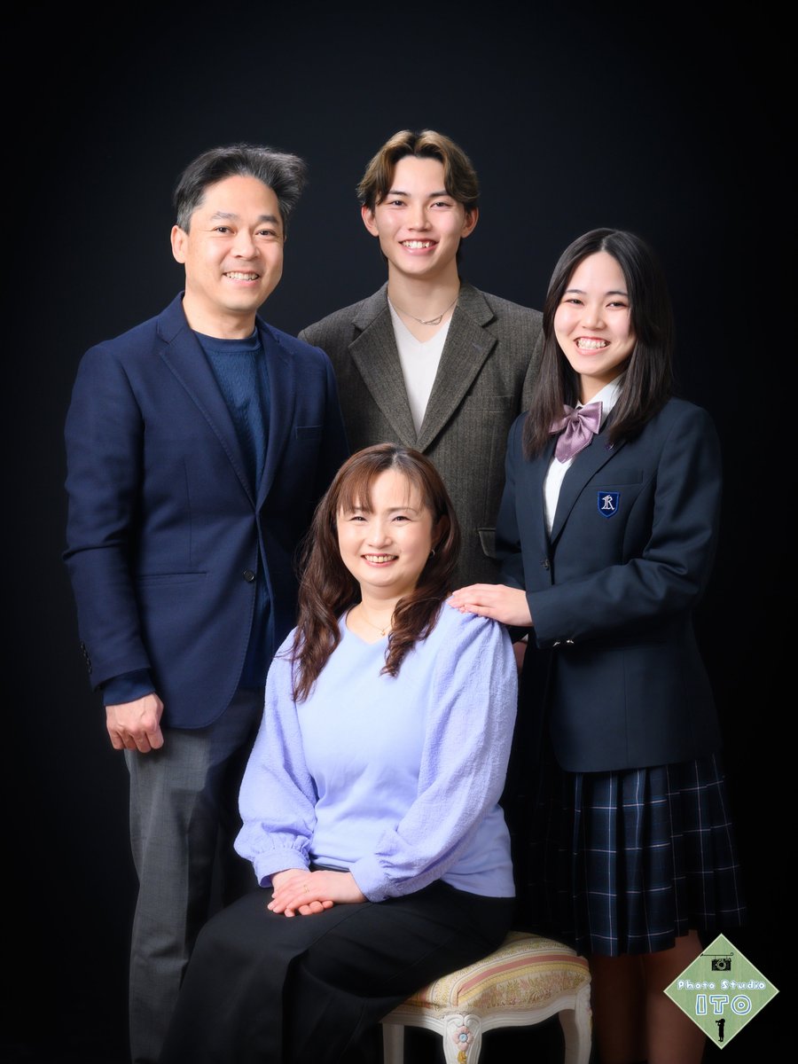 ito_studio's tweet photo. 家族📷

ママを囲んでパシャリ📷

＃稲沢市　＃家族写真　＃出張撮影
＃学校撮影　＃保育園撮影 https://t.co/qPCVBWuwa6