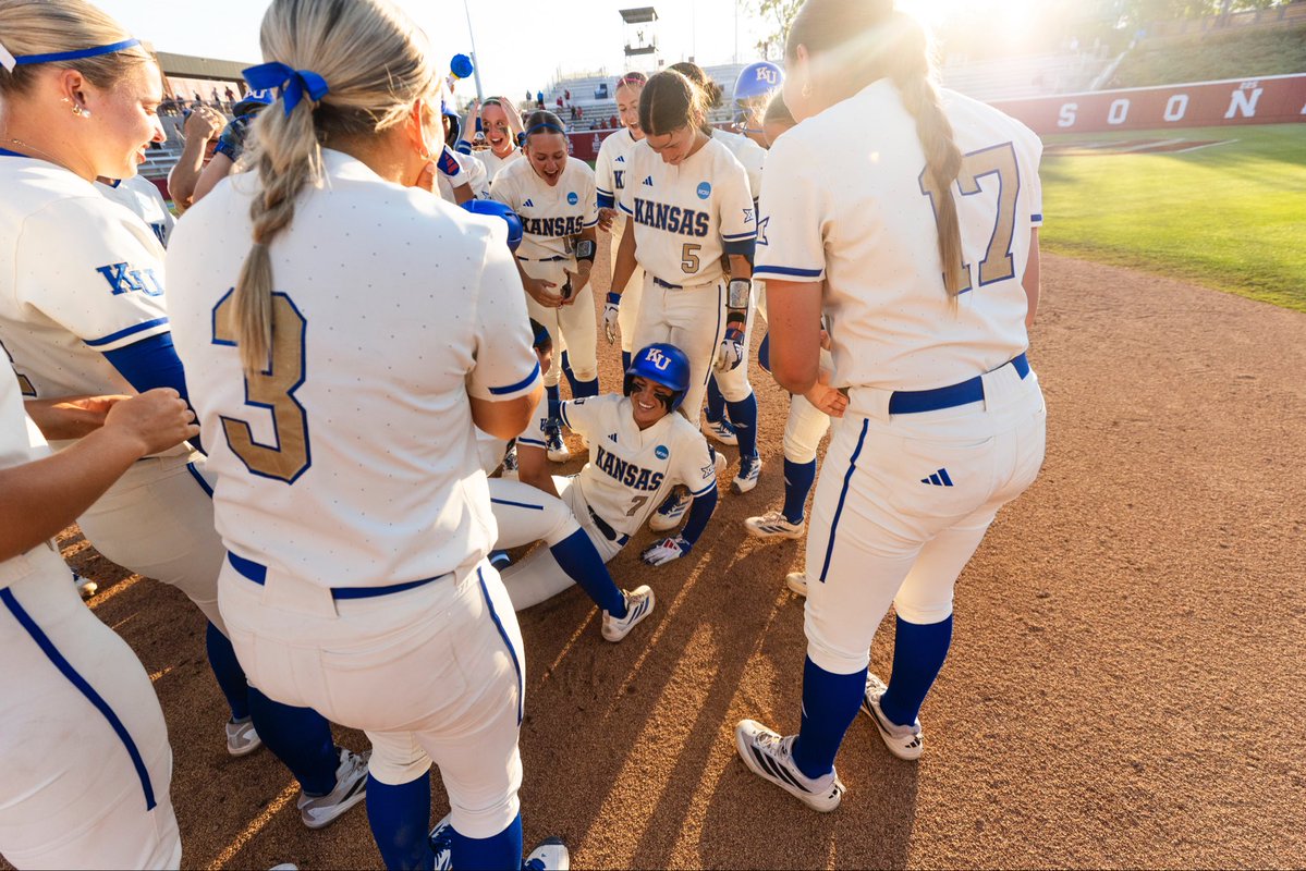 Kansas Softball tweet media