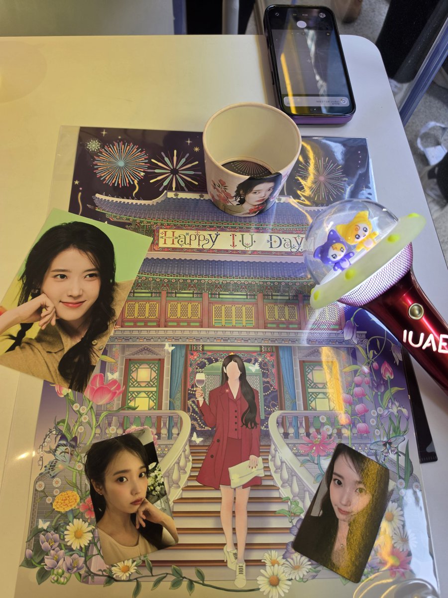 IU_liebelove's tweet photo. #아이유 생카 특전 https://t.co/xg7QHEFg2u