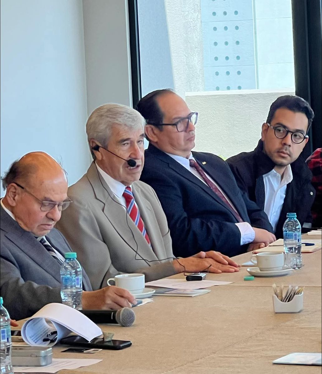 AcreditaProMX's tweet photo. FORO DE INTERCAMBIO DE EXPERIENCIAS SHANGHÁI  🇨🇳 – MÉXICO 🇲🇽 

#Calidad #Infraestructura #CooperaciónInternacional #TransporteFerroviario #Acreditación #México #Shanghái #IMECCA #MAAC #CECHIMEX #SEMOVI #STECDMX #CorredorInteroceánico https://t.co/5zsPLFkLAM