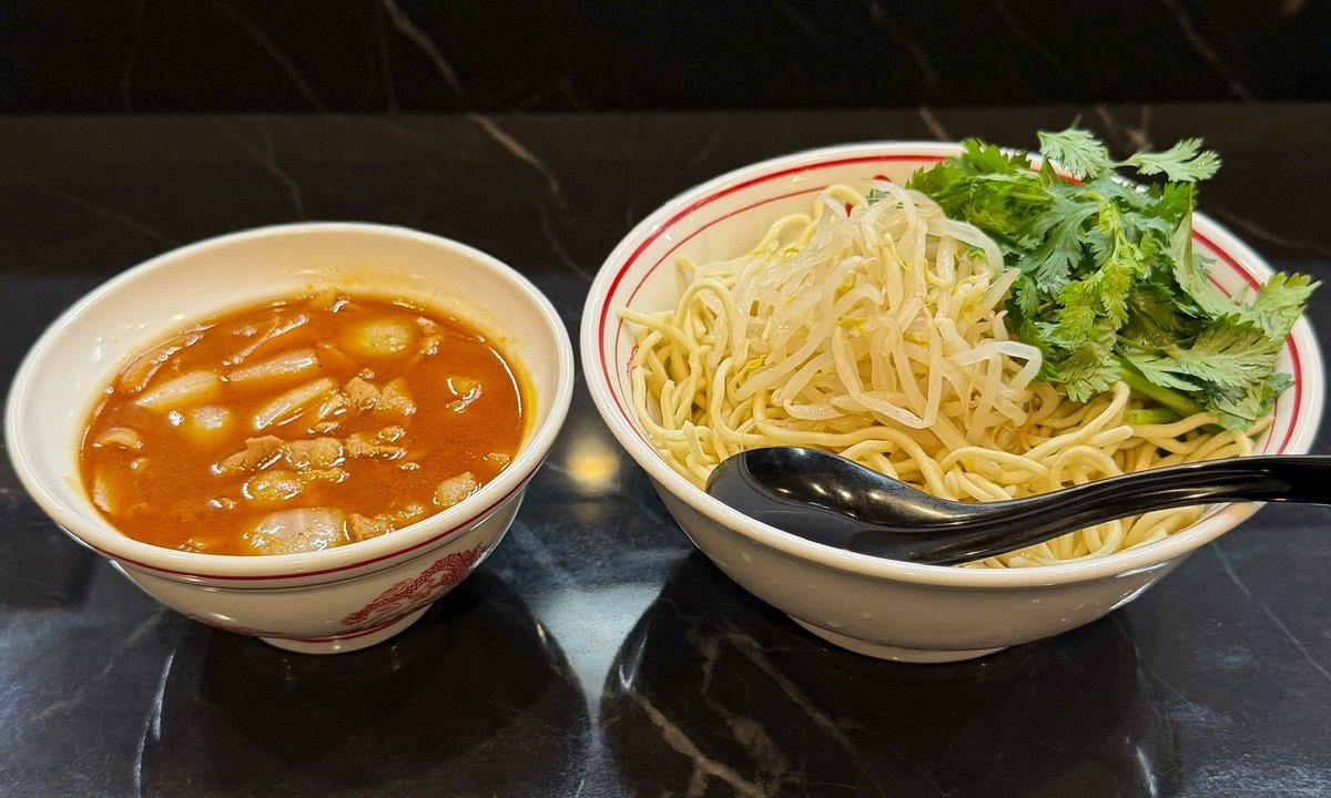 2_kuro_jiro777's tweet photo. 蒙古タンメン中本 町田店
https://t.co/zW9QejGuy1
①『(限定)トムヤム君つけ麺』
※スペ超(麺スペシャル超カタメ)
+｢麺大盛りサービス!｣(アプリクーポン)
②『味噌卵麺』
※辛さアップ5倍
※スペ超(麺スペシャル超カタメ)
+麺大盛
+野菜大盛変更
+生玉子
+辛メチャアジ(辛5)
+プチライス
𝑆𝑂 𝑔𝑜𝑜𝑑!!
•••••••••••••••••••••••••••••••••••••••••••
#中本の道
#蒙古タンメン中本
#蒙古タンメン中本町田