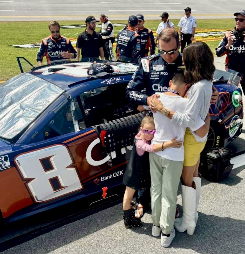 SoFloRacing's tweet photo. @WhiteHouse @JerryJordan_KTT Absolutely devastating President Trump!  💔 Here is the last photo I took of Kyle on pit row in Talladega during a beautiful family pre-race prayer moment! Prayers 🙏🏻 for Samantha and those beautiful children!!!! 🏁 https://t.co/9pPRtSQK5w