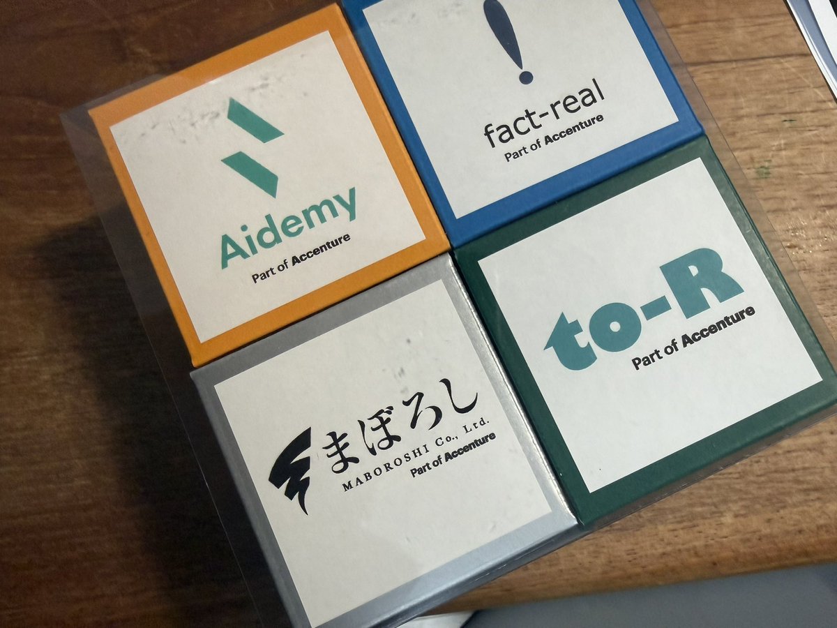 eitarokono's tweet photo. Aidemy！Aidemy！Aidemy！

1990年代に
“To help our clients change to be more successful“
を掲げて市場を席巻した、アンダーセンコンサルティングという会社がありました。このミッションのもと、僕の20代のエネルギーの大半を⁈注ぎ込みました。このミッションは、その後の自分のキャリアの軸になったことは間違いない。

2020年代にAidemyは、
“先端技術を、経済実装する。“
を掲げ急成長をとげました。僕は40代後半の全てを捧げました。そして23年には上場することができました。
東証で鐘をついた時の感触は忘れません。

来る6月1日に、アンダーセンコンサルティングの流れを汲むアクセンチュアに、Aidemyが完全統合されると言うことで、現社員と卒業生が集まりました。
自分としては、心血を注いだ会社がなくなるので、寂しさを感じないわけではないですが、懐かしい面々との再会は感慨深く、それぞれの道で頑張っていることがわかって、勇気づけられたし嬉しかったです。

現役のメンバーは皆さんアクセンチュアに移動するとのこと。
To help our clients change to be more successful
の精神が、30年後のアクセンチュアに、まだ残っているかどうかは分かりませんが、Aidemyはお客様の成功のために全力をつくす集団です。
胸を張って行ってきてほしい。
新しいステージでの、みんなの活躍を心より祈る！