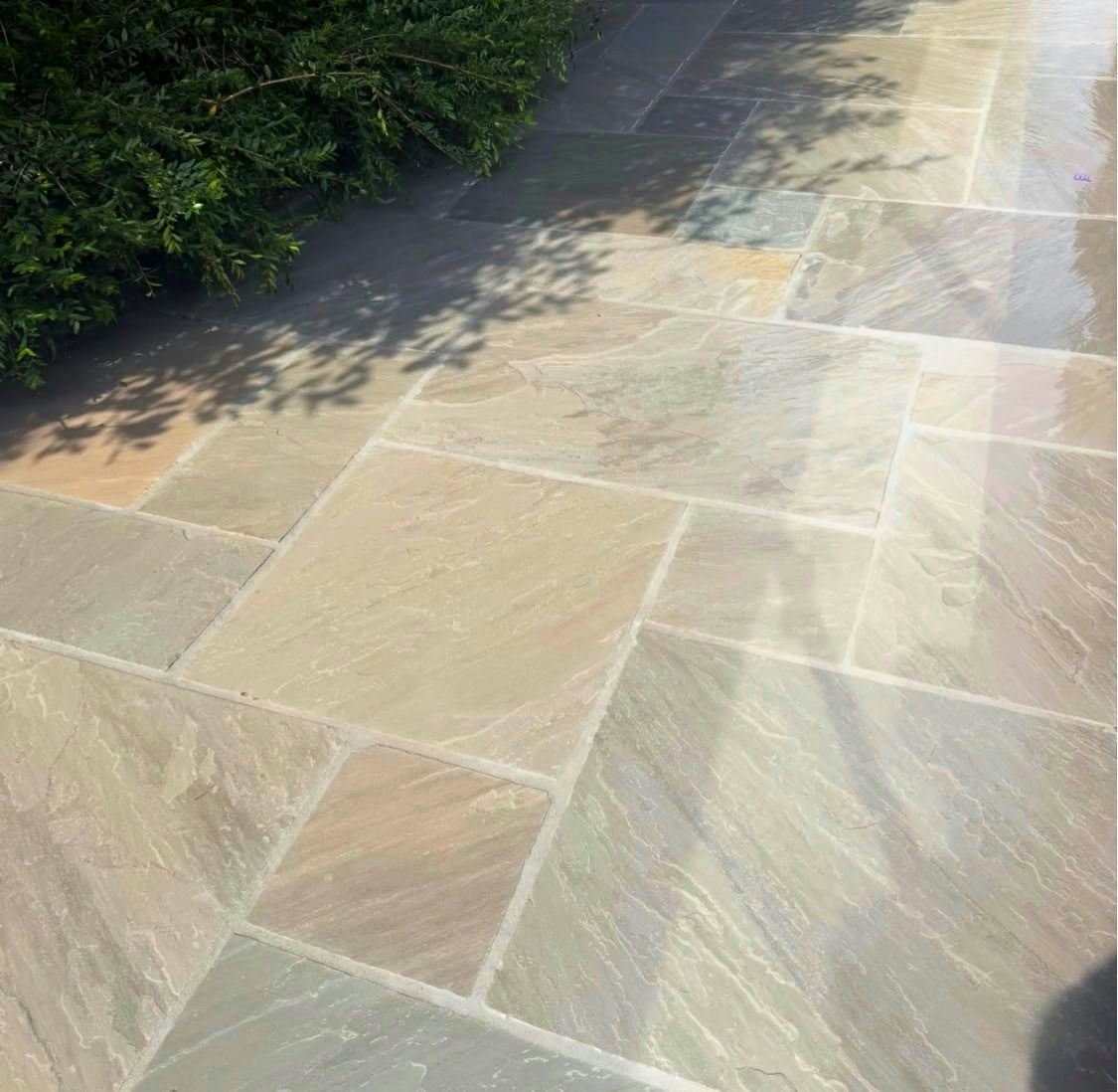 Ultrascape_UK's tweet photo. A cracking finish on this one from Billy Ray's Driveway Specialists 👏

Kandla grey looking spot on, with flowpoint helping bring the whole project together for a clean, sharp finish 😍

Great work!

#flowpoint #drivewaypaving #pavingprofessional #landscapingprofessionals https://t.co/7qgLU4xhhA