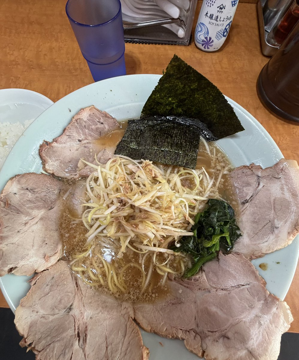 oujicha's tweet photo. 皆さん元気ですか？
僕は相変わらず朝ラー決めたりしてます
周年記念だったらしくラーショのタオル貰いました✌️
ラーショがいっぱいある関東で良かった😇 https://t.co/3aC1UE4bK7