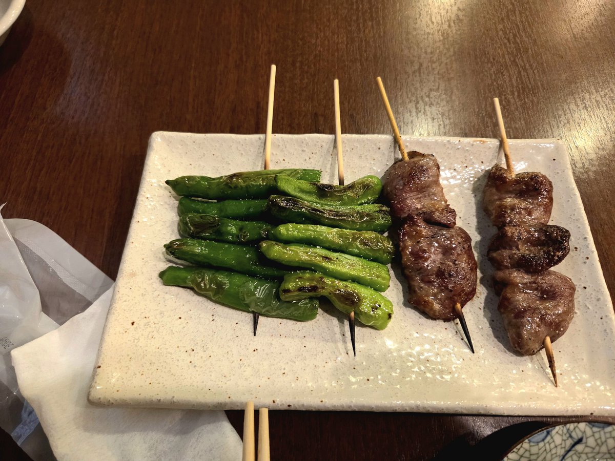 mayfly0211's tweet photo. 今日はカミさんが飲み会
最近、そんな日は息子と近隣の飲み屋を探訪

で、近くの団地内にある酒場へ
これが大当たり！

焼き鳥も大振りで旨く、モツ煮も白味噌仕立てで絶品

リピート確定で、次はカミさん＆娘も連れてかな😁

息子とは音楽話やらで酒話で盛り上がり〜

#うおせい
#南砂二丁目団地 https://t.co/sbdJRBcR7s