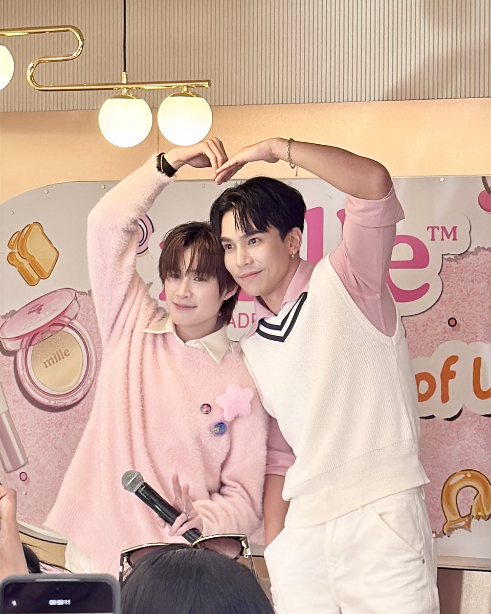 millebeaute_th's tweet photo. 🥰 งานวันนี้น่ารักที่สุดเลยย! อบอุ่น ใกล้ชิด เต็มไปด้วยความสุข

🙏 ขอบคุณแม้กณฐ ที่มอบช่วงเวลาแห่งความสุขนี้ให้ผู้โชคดีทุกท่านนะคะ @mmaxmaxxxx @natasittttt 

และขอบคุณแฟนๆ ทั้งทีมหน้างานและทีมหน้าจอ ที่ส่งกำลังใจมาแน่นมากก หวังว่าทุกคนจะแฮปปี้กันน้าา~ 🫶

หากผิดพลาดประการใด ทางทีมงานต้องขออภัยมา ณ ที่นี้ด้วยนะคะ 🙏

อย่าลืมแชร์โมเมนต์น่ารักๆ กันเยอะๆ น้าา 💖

#MillexMaxNatchapterofus