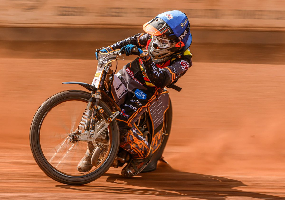 SpeedwayLions's tweet photo. 💭🗞️

🇬🇧 We stage a big meeting for the sport’s upcoming talent when we host the British Under-21 Qualifier at the Hydroscand Arena, Beaumont Park on Sunday (3pm).

👉 https://t.co/JHZzSHWJxA

📸 Richard Boettcher
🦁 #LionsRoar | #BritishSpeedway https://t.co/qFhfHCuHR0