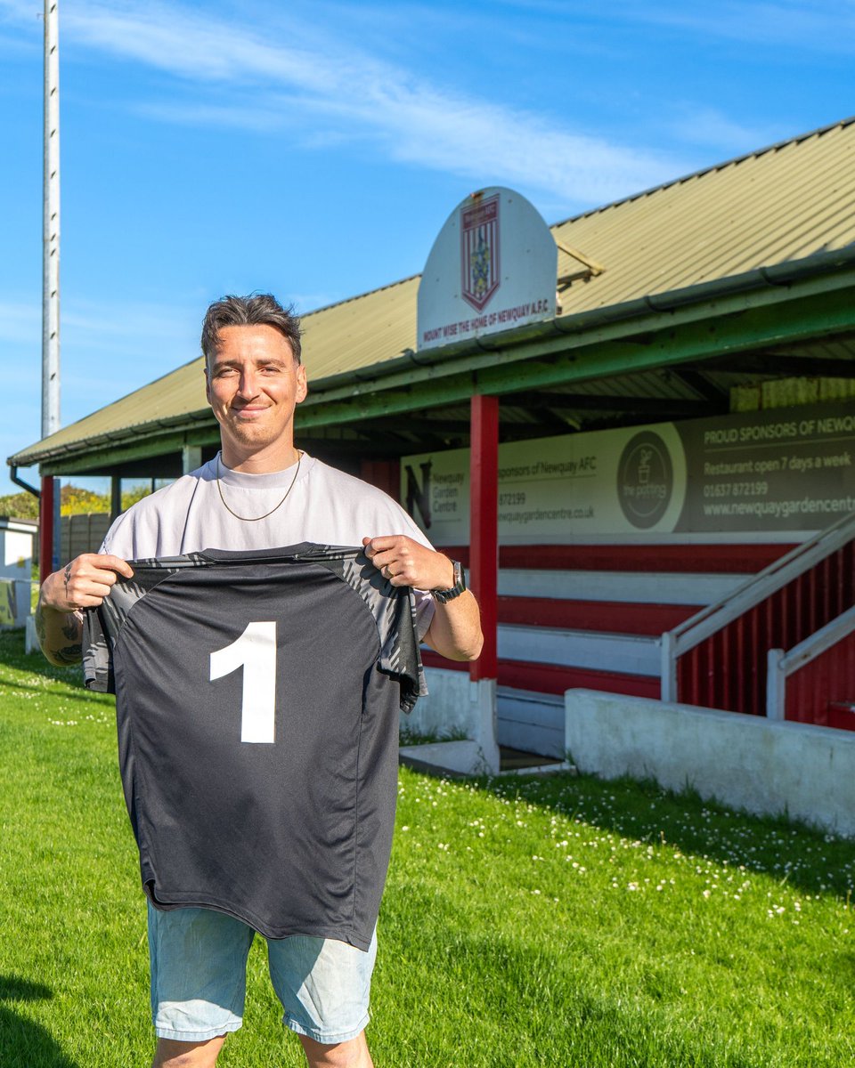 newquay_afc's tweet photo. 𝐍𝐄𝐖 𝐒𝐈𝐆𝐍𝐈𝐍𝐆 ✍️

Newquay AFC are delighted to announce the signing of goalkeeper, Shaun Semmens! 

Welcome to Mount Wise, Semmo! 💪

#UpTheMints🔴⚪️ https://t.co/V6xaOkktix