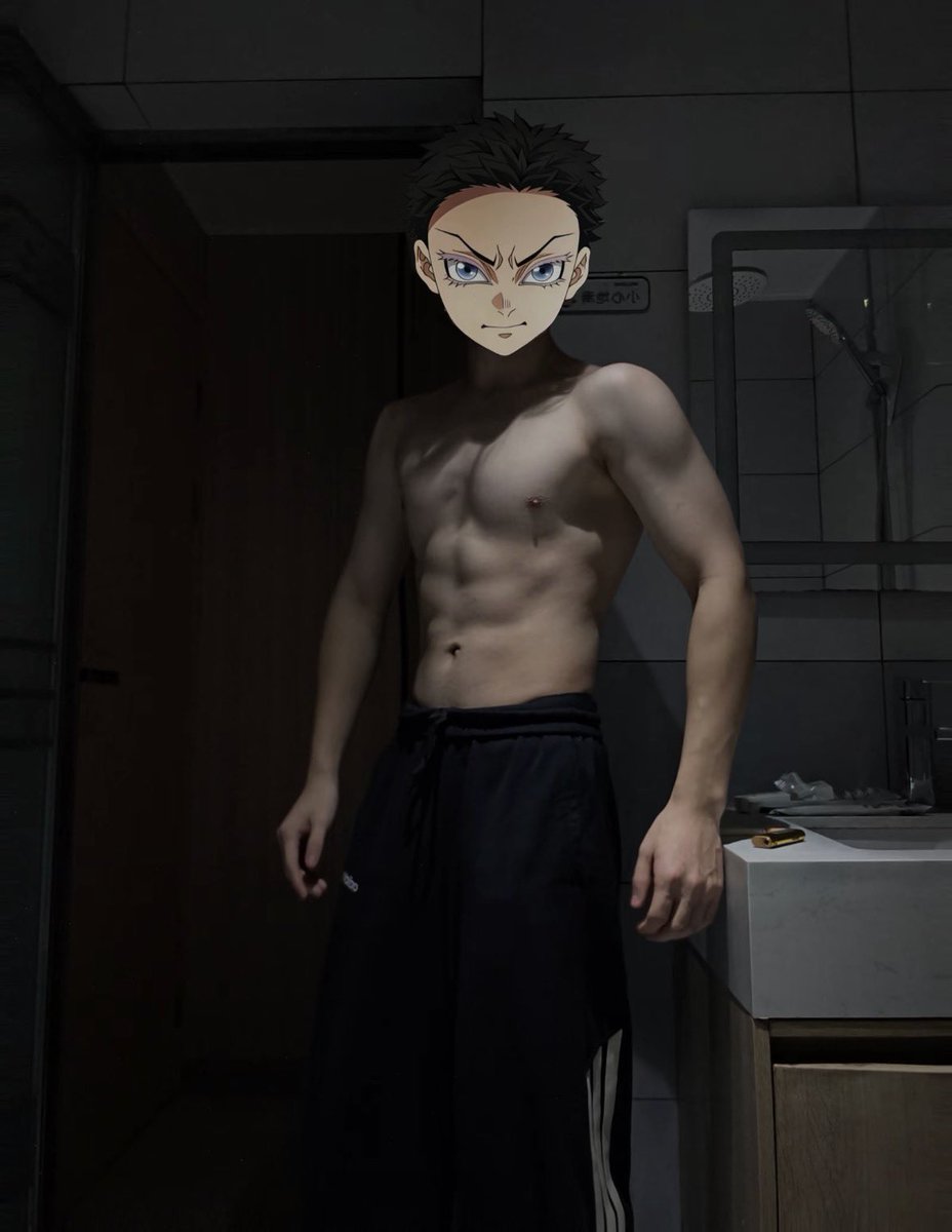 Iceyki0's tweet photo. 你的吻痕 我全身最渴望的纹身 https://t.co/lw8YvmvKHq
