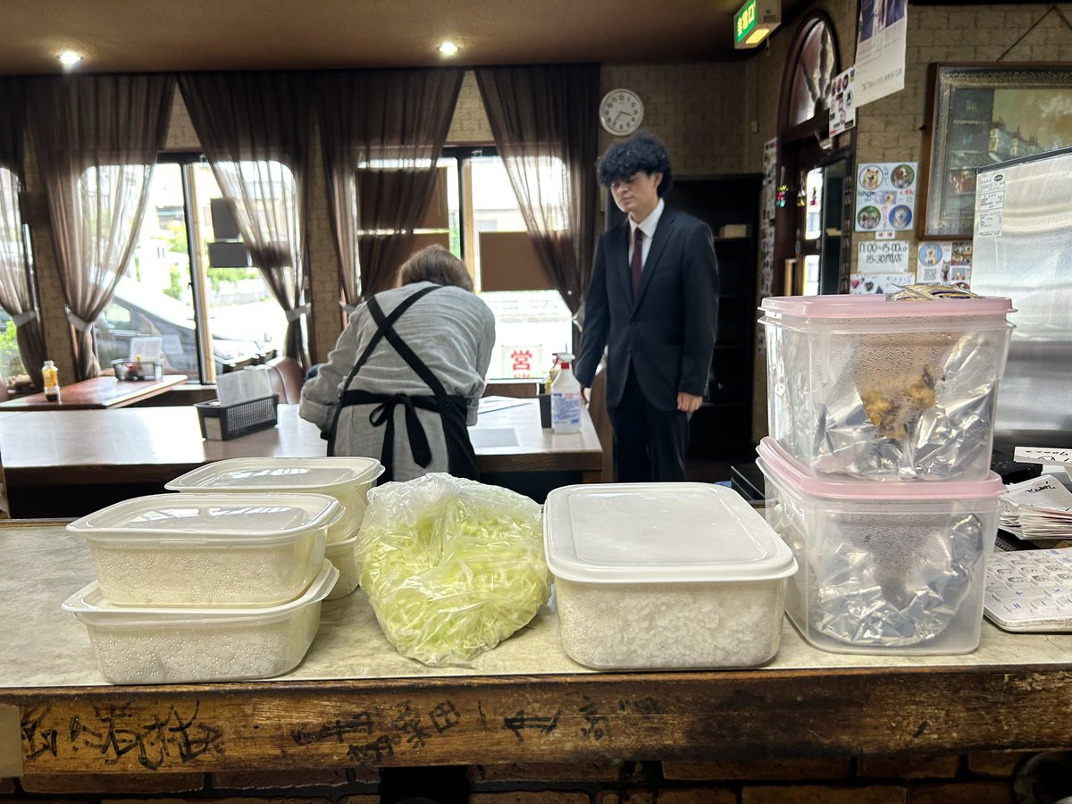 KOUGEKOUGE's tweet photo. 今日のアルバイトさんの、賄いは
チキン南蛮１６個と
豚生姜焼き大
ご飯７合です
ちなみに女の子です https://t.co/8HzlguoCzW