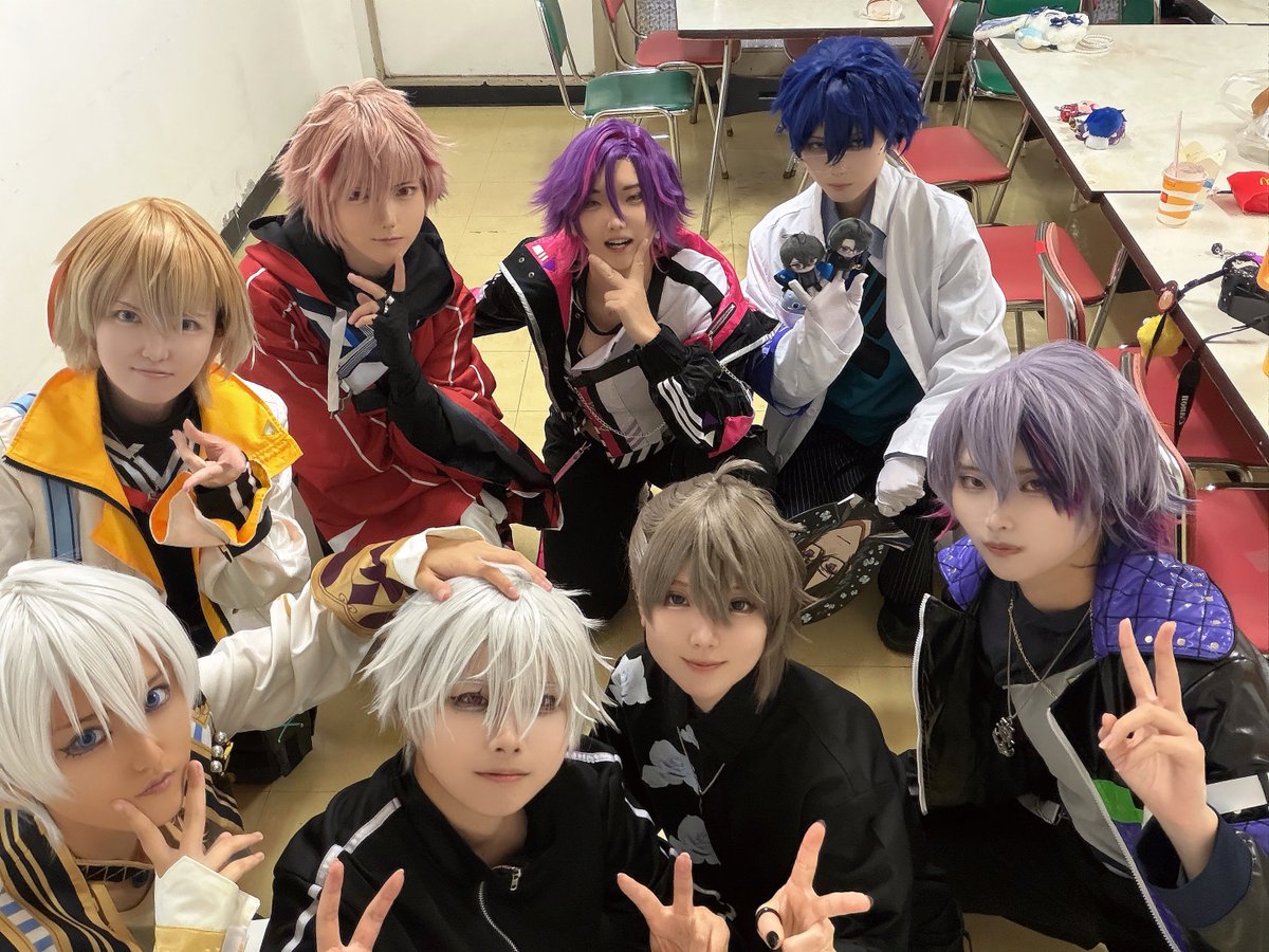 handapple__'s tweet photo. 全員集合！！！
 #レイヤーたちの1万円企画04 https://t.co/iwgfbss7da
