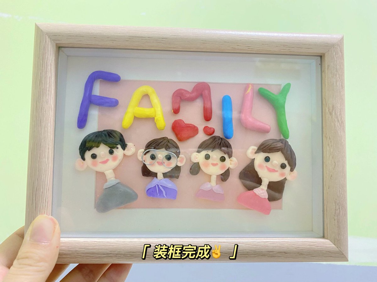 LukeJackson4's tweet photo. A 10-minute family DIY craft with colorful paper makes the best weekend memory for my little cutie , always great to see those happy smiles together！ https://t.co/yOO4G2NHXn