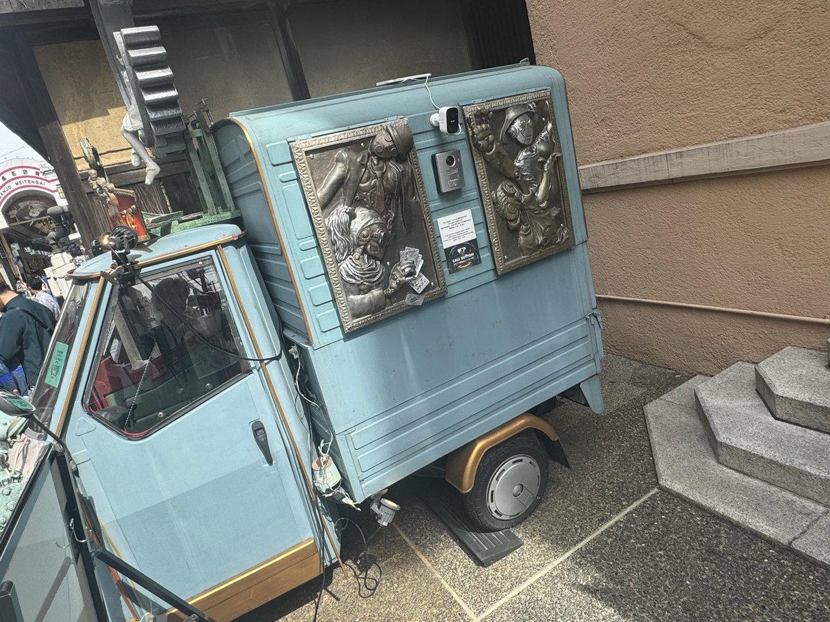 ヴィヴィヴィラン tweet media