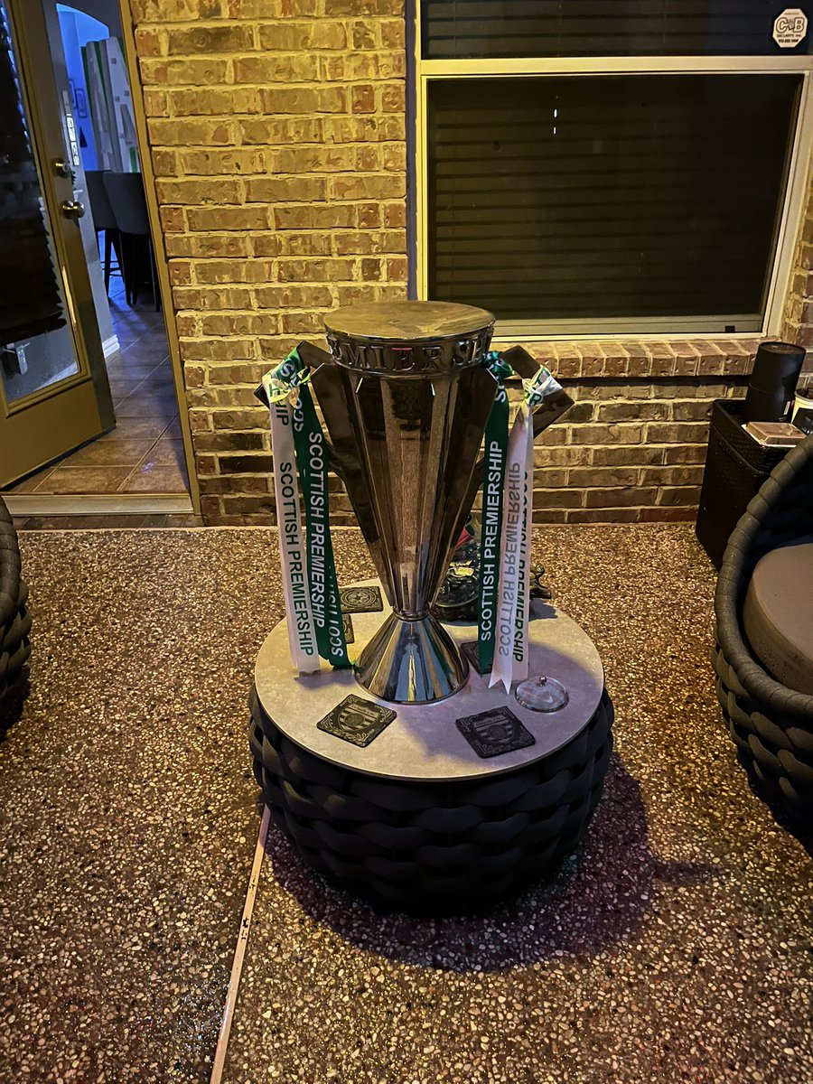 LoneStarCSC's tweet photo. We had a wee visitor tonight, apparently in Dallas for the game tomorrow https://t.co/wEiansIeSV