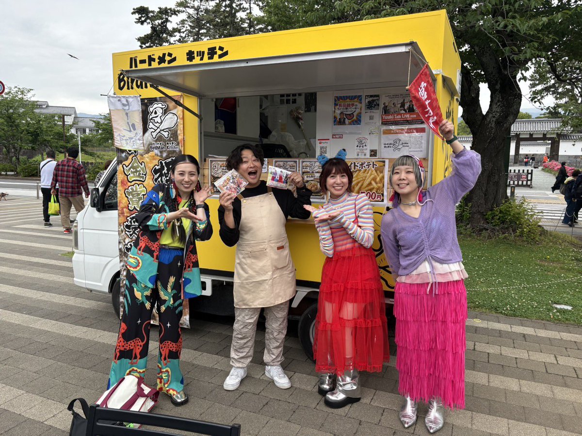 namagomiradio's tweet photo. 小田原のガールズバンド
THEPARTYSが遊びに来てくれました！

ぜひ今度対バンやりましょう！ https://t.co/FAH8HRTixm