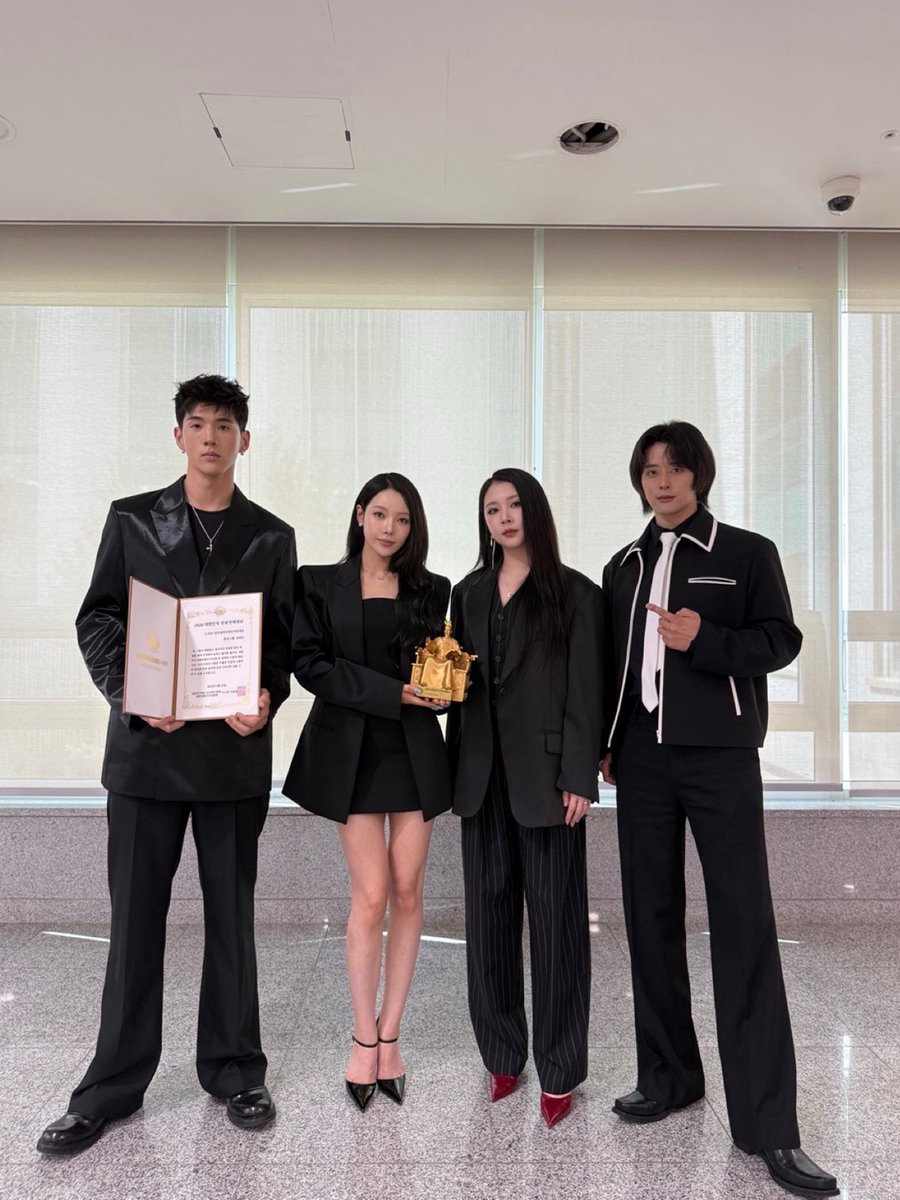 KARD (카드) tweet media