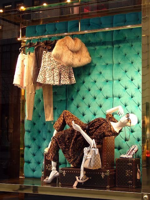 vmdesignhouse's tweet photo. 💫 #windowdisplay #visualmerchandising #visualmerch #retaildesign #shopdesign https://t.co/4aABPlmzSL